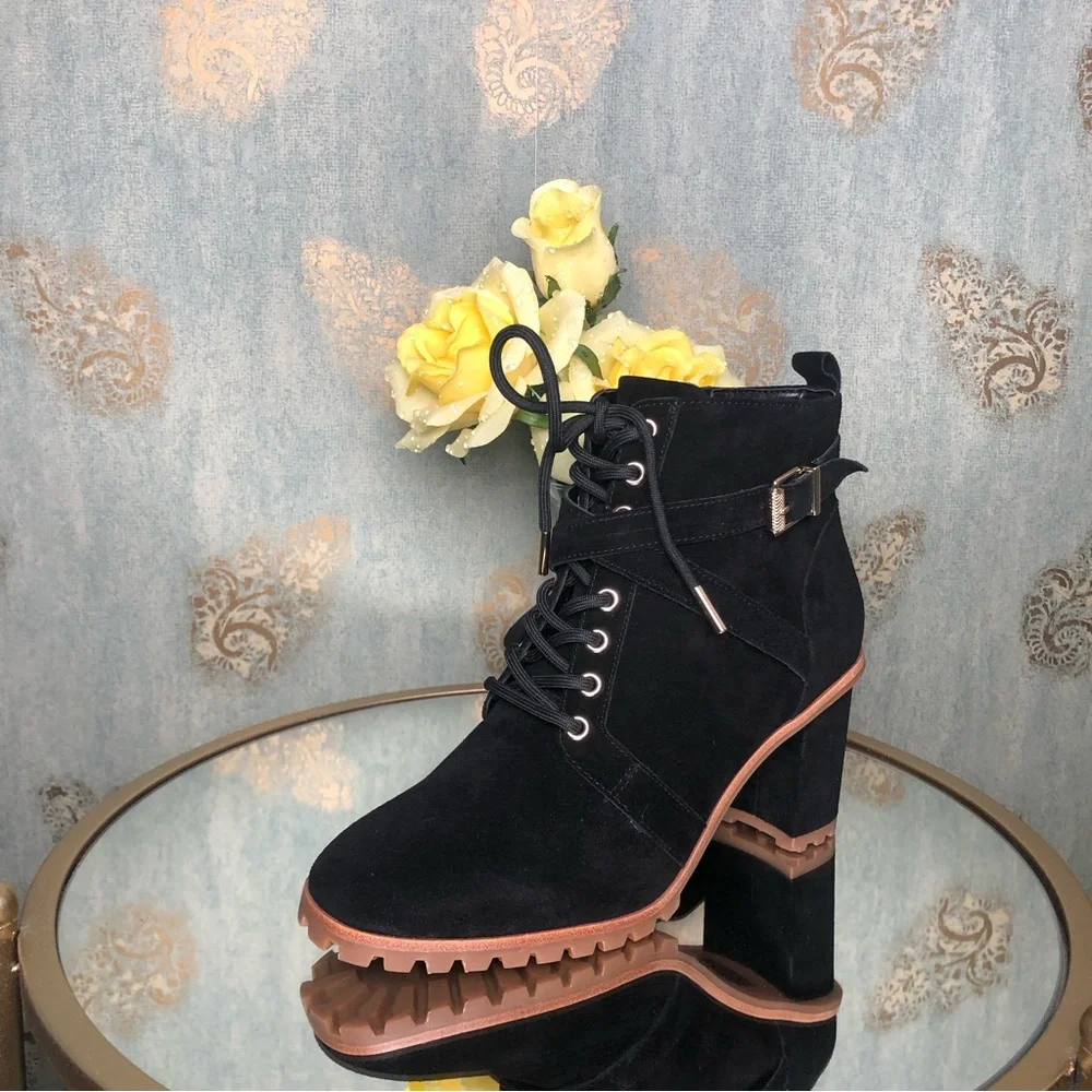 ⭐️NEW⭐️White House Black Market (WHBM) Mid Heel Combat Boot - Picture 4 of 8